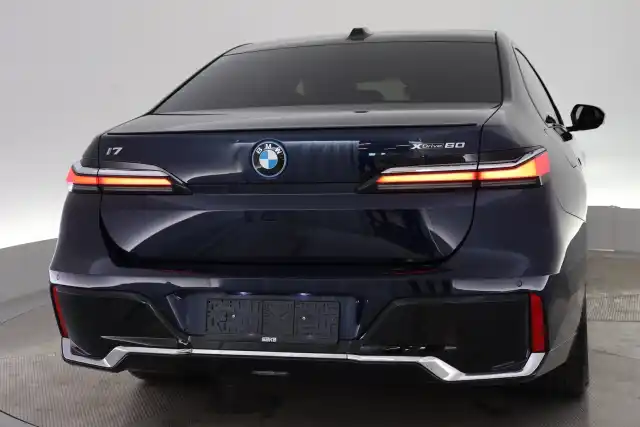 Sininen Sedan, BMW i7 – VAR-62225