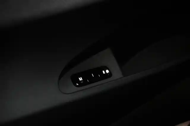 Sininen Sedan, Polestar 2 – VAR-62307