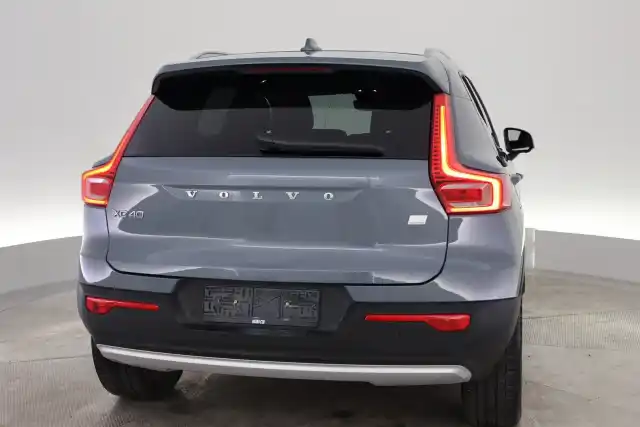 Harmaa Maastoauto, Volvo XC40 – VAR-62311