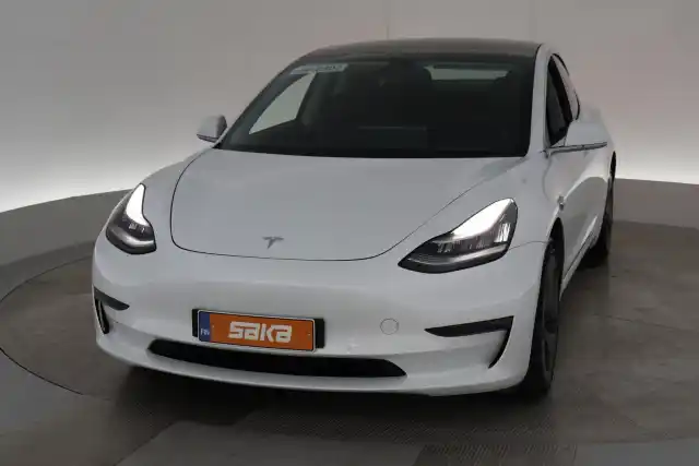 Valkoinen Sedan, Tesla Model 3 – VAR-62482