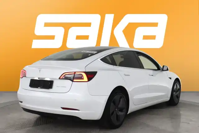 Valkoinen Sedan, Tesla Model 3 – VAR-62482