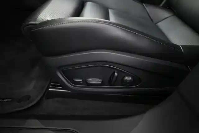 Musta Farmari, Porsche Taycan – VAR-62559