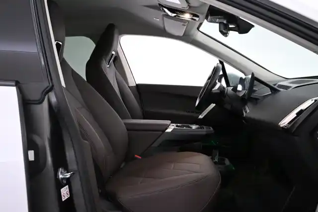 Valkoinen Maastoauto, BMW iX – VAR-62612