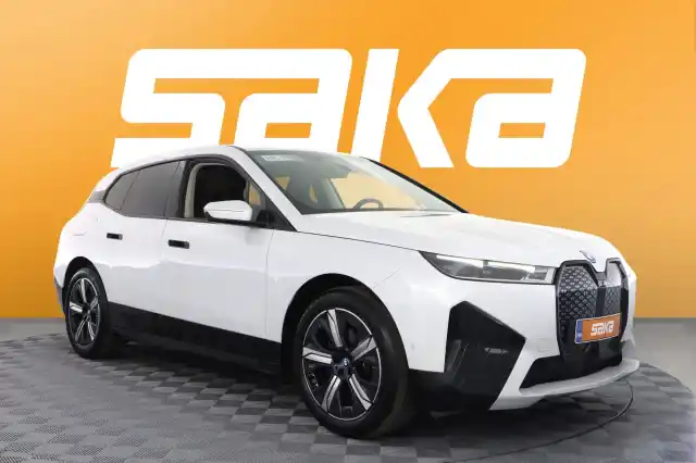 Valkoinen Maastoauto, BMW iX – VAR-62612