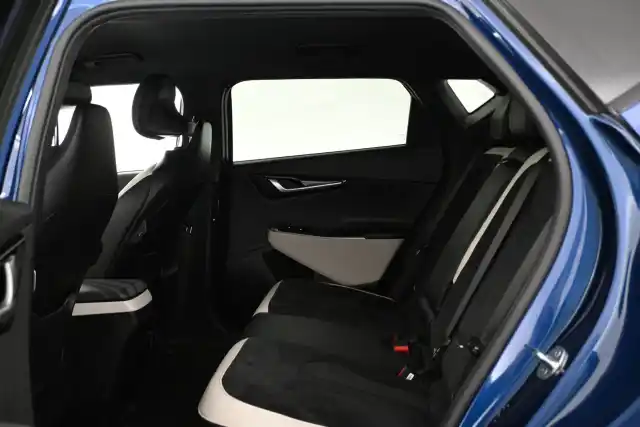 Sininen Maastoauto, Kia EV6 – VAR-62841