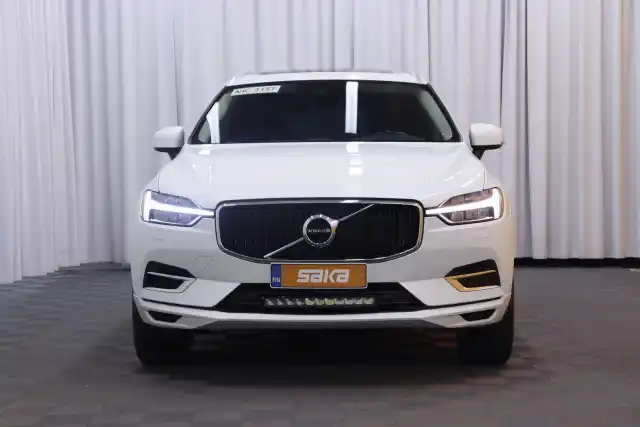 Valkoinen Maastoauto, Volvo XC60 – VAR-63576