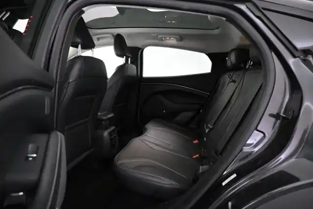 Harmaa Maastoauto, Ford Mustang Mach-E – VAR-63619