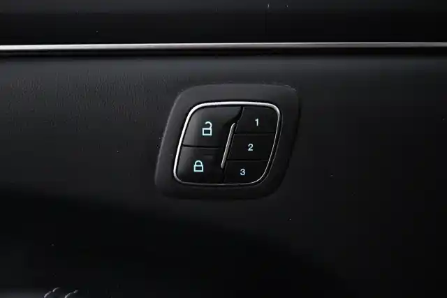 Harmaa Maastoauto, Ford Mustang Mach-E – VAR-63619