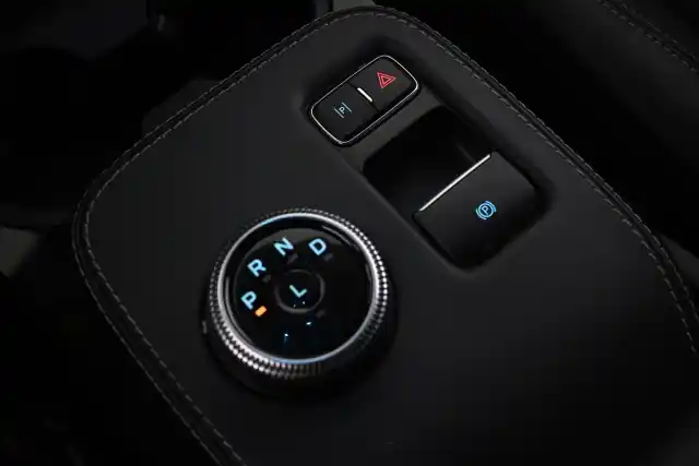 Harmaa Maastoauto, Ford Mustang Mach-E – VAR-63619