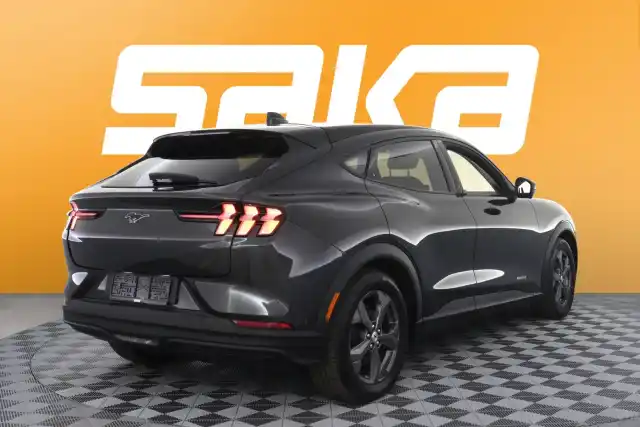 Harmaa Maastoauto, Ford Mustang Mach-E – VAR-63619