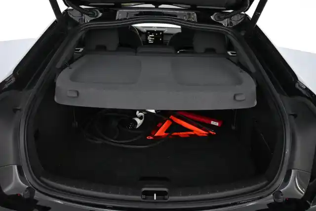 Valkoinen Sedan, Polestar 2 – VAR-63836