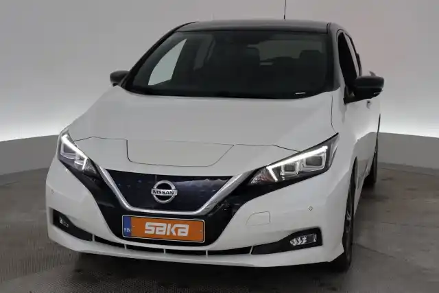 Valkoinen Viistoperä, Nissan Leaf – VAR-63891