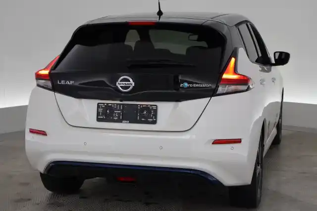 Valkoinen Viistoperä, Nissan Leaf – VAR-63891