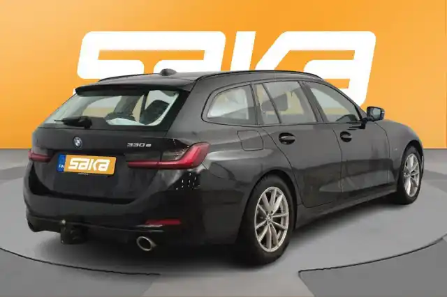 Musta Farmari, BMW 330 – VAR-63946