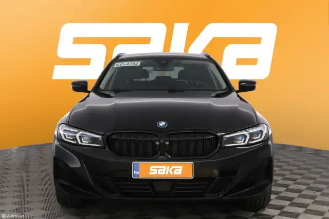 Musta Farmari, BMW 330 – VAR-63946