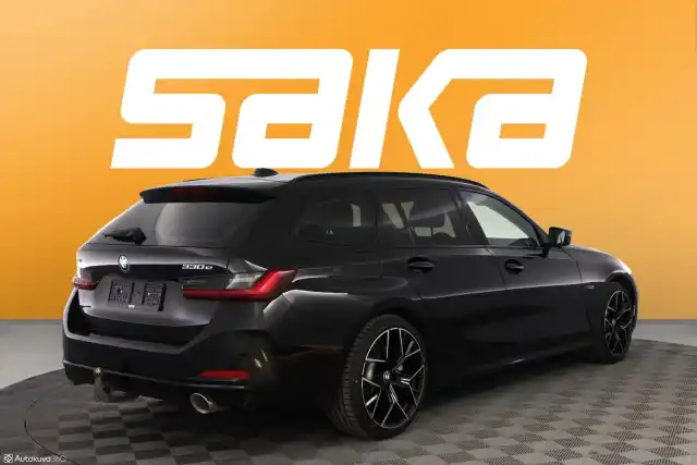 Musta Farmari, BMW 330 – VAR-63946