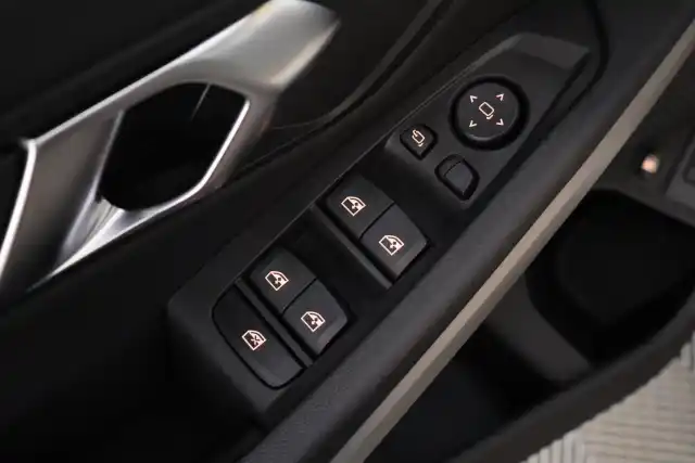 Musta Farmari, BMW 330 – VAR-63946
