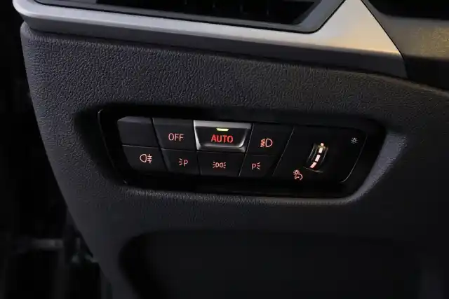 Musta Farmari, BMW 330 – VAR-63946