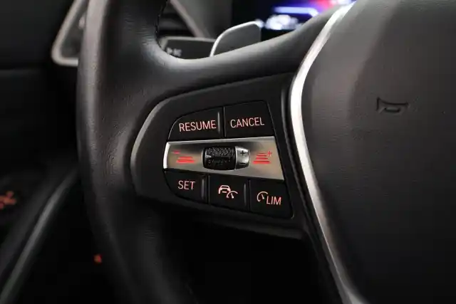 Musta Farmari, BMW 330 – VAR-63946