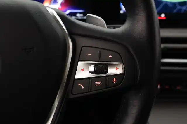 Musta Farmari, BMW 330 – VAR-63946