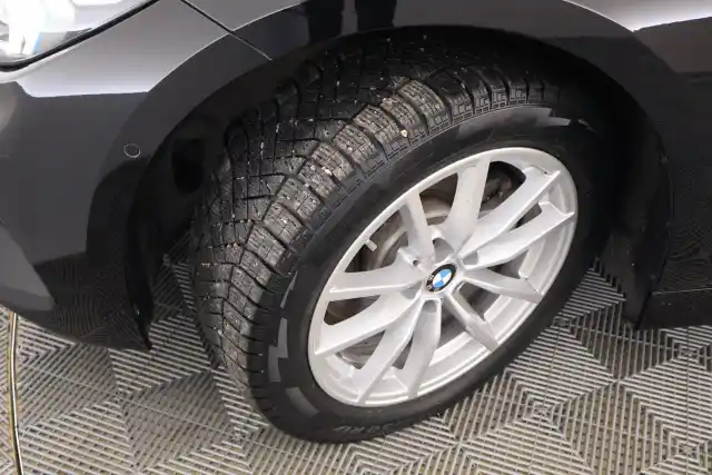 Musta Farmari, BMW 330 – VAR-63946