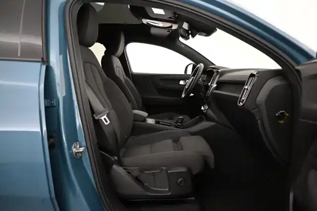Sininen Maastoauto, Volvo C40 – VAR-63947