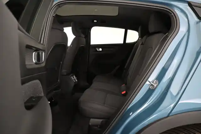 Sininen Maastoauto, Volvo C40 – VAR-63947
