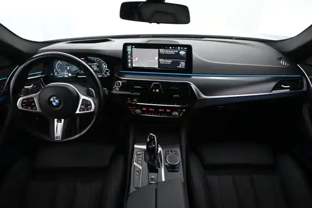 Valkoinen Farmari, BMW 530 – VAR-63986