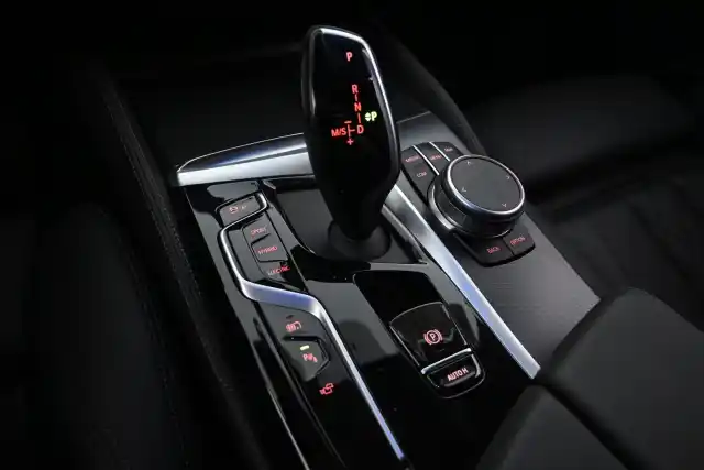 Valkoinen Farmari, BMW 530 – VAR-63986