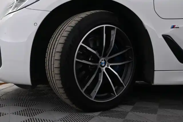Valkoinen Farmari, BMW 530 – VAR-63986