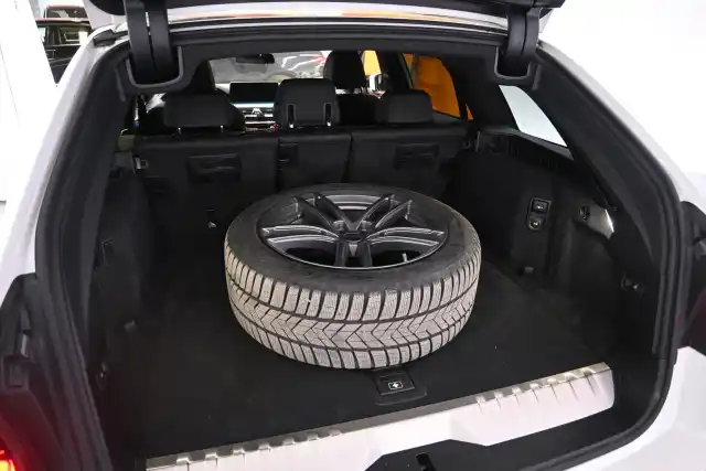 Valkoinen Farmari, BMW 530 – VAR-63986