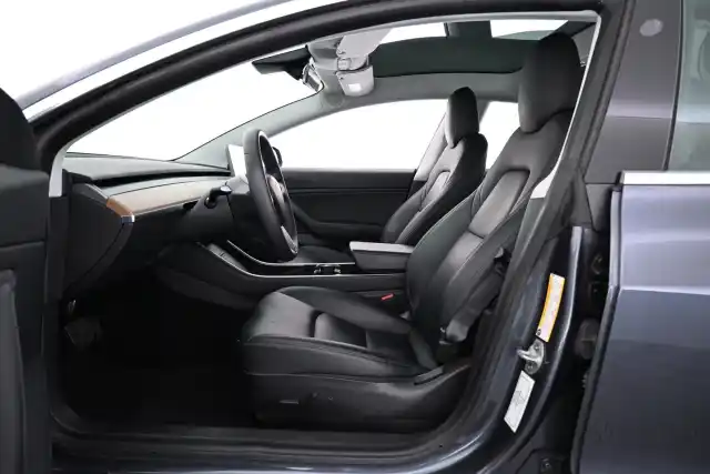 Harmaa Sedan, Tesla Model 3 – VAR-64548