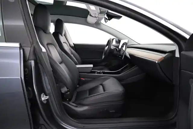 Harmaa Sedan, Tesla Model 3 – VAR-64548