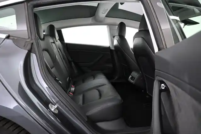 Harmaa Sedan, Tesla Model 3 – VAR-64548