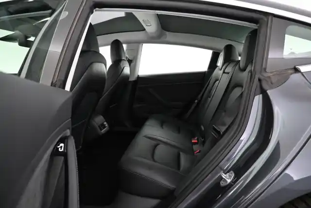 Harmaa Sedan, Tesla Model 3 – VAR-64548