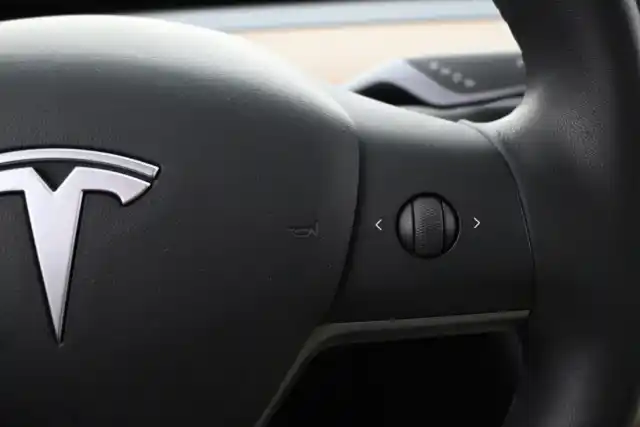 Harmaa Sedan, Tesla Model 3 – VAR-64548