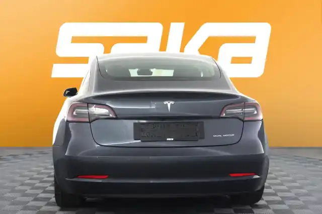 Harmaa Sedan, Tesla Model 3 – VAR-64548