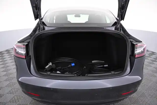 Harmaa Sedan, Tesla Model 3 – VAR-64548