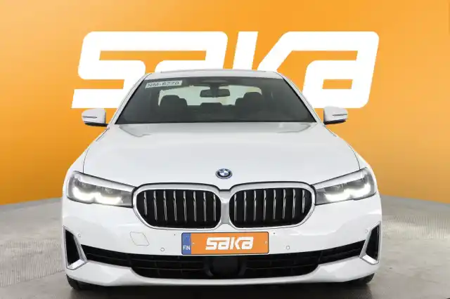 Valkoinen Sedan, BMW 545 – VAR-65005