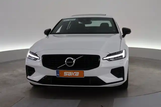 Valkoinen Sedan, Volvo S60 – VAR-65457