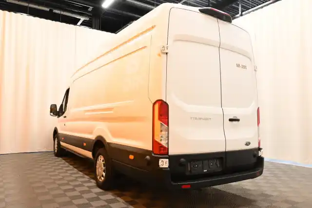 Valkoinen Pakettiauto, Ford Transit – VAR-65466