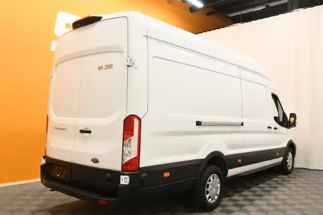 Valkoinen Pakettiauto, Ford Transit – VAR-65466
