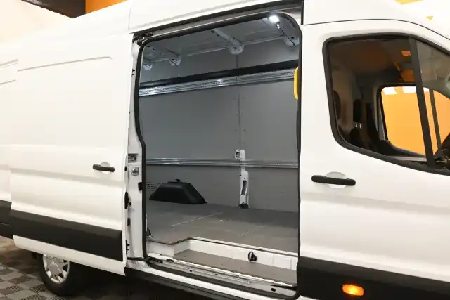 Valkoinen Pakettiauto, Ford Transit – VAR-65466