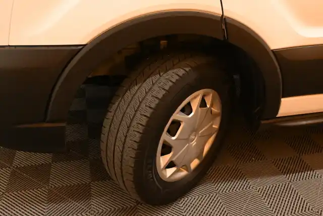 Valkoinen Pakettiauto, Ford Transit – VAR-65466