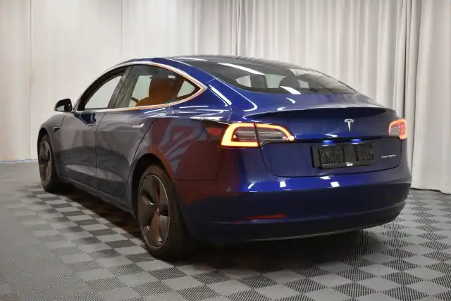 Sininen Sedan, Tesla Model 3 – VAR-65481