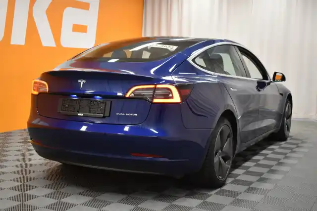 Sininen Sedan, Tesla Model 3 – VAR-65481