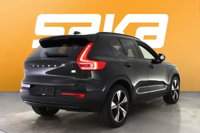 Musta Maastoauto, Volvo XC40 – VAR-65573