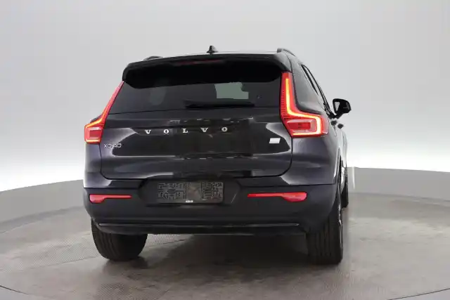 Musta Maastoauto, Volvo XC40 – VAR-65573