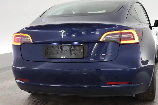 Sininen Viistoperä, Tesla Model 3 – VAR-65791