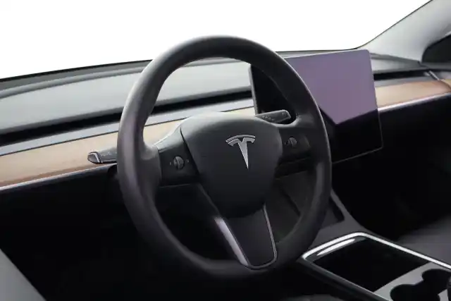 Sininen Viistoperä, Tesla Model 3 – VAR-65791